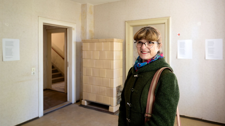 Ines Seeliger vom Verein Schwesternhaus Kleinwelka zeigt die Wohnungen in der Villa Anna in ihrem aktuellen Zustand. In Zukunft könnte das Haus gemeinschaftlich bewohnt werden.