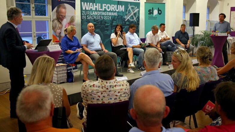 Sieben Kandidaten auf dem Podium, 120 Gäste im Saal und zwei Moderatoren: Das Forum zur Landtagswahl am Mittwoch in Graupa.