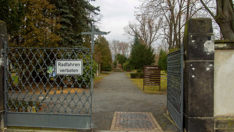 Der städtische Heidenauer Nord-Friedhof ist einer der beiden Friedhöfe in der Stadt.