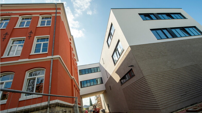 Pestalozzi-Oberschule in Pirna: In dem Neubau rechts befindet sich die Sporthalle.