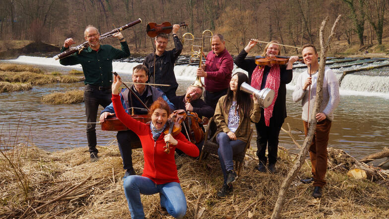 Musiker der Lausitzer Philharmonie treten am Sonntag im Findlingspark Nochten auf.