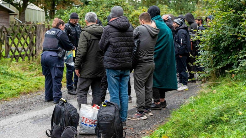 Immer wieder greift die Polizei Migranten auf - wie hier im Herbst 2023 in Lückendorf.