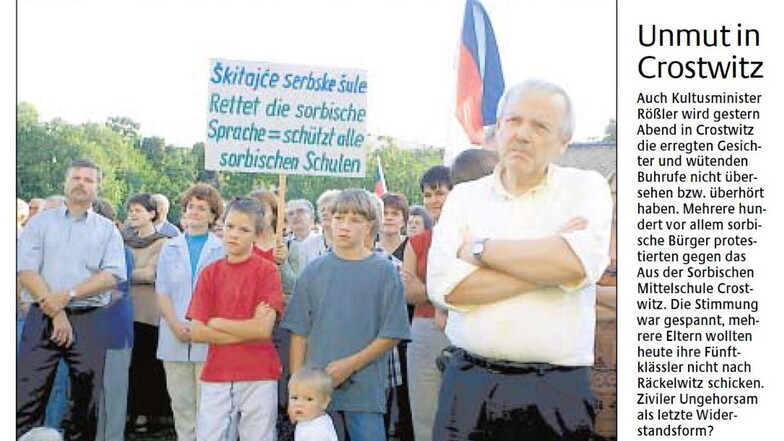 Der Schulaufstand in Crostwitz sorgt für viele Schlagzeilen. Am 9. August 2001 berichtete die SZ so.