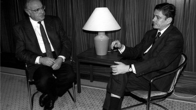 Bundeskanzler Helmut Kohl neben Wolfgang Berghofer, Oberbürgermeister von Dresden, anlässlich eines Treffens in Dresden im Jahr 1989