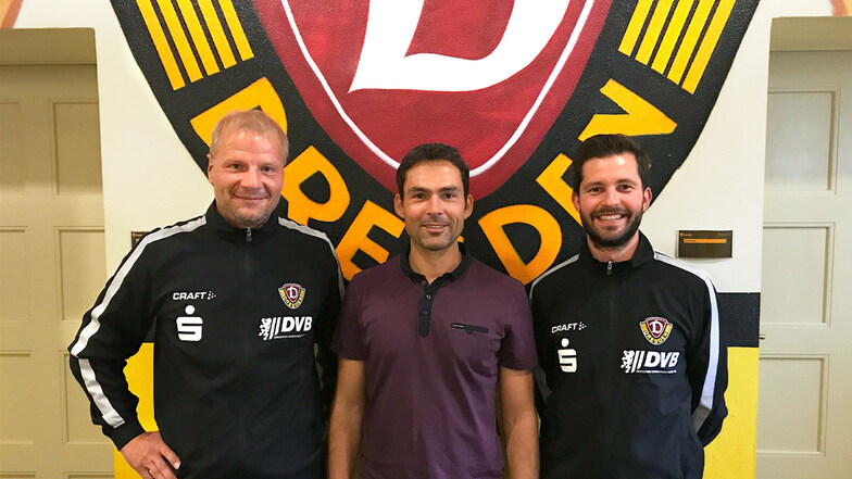 Der neue Dynamo-Trainer Oliver Heine (M). mit Nachwuchsleiter Jan Seifert (l.) und Christian Knoll, Chef-Organisator der Akademie.