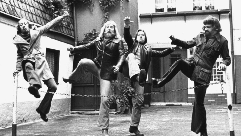 1974: Die Mitglieder des in den 70-er Jahren erfolgreichen Blödel-Quartetts "Insterburg & Co." mit Karl Dall (l-r), Peter Ehlebracht, Jürgen Barz und Ingo Insterburg.