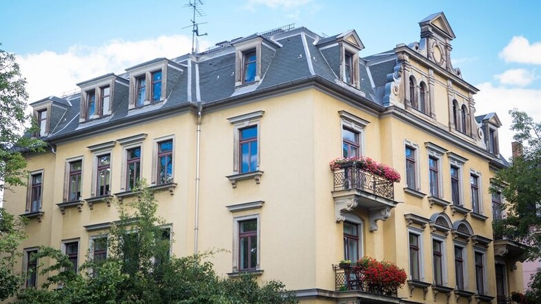 Das Wohnhaus Eisenacher Straße 15 gehört zum Villenpaket, das Schweizer Kapitalanleger jetzt gekauft haben.