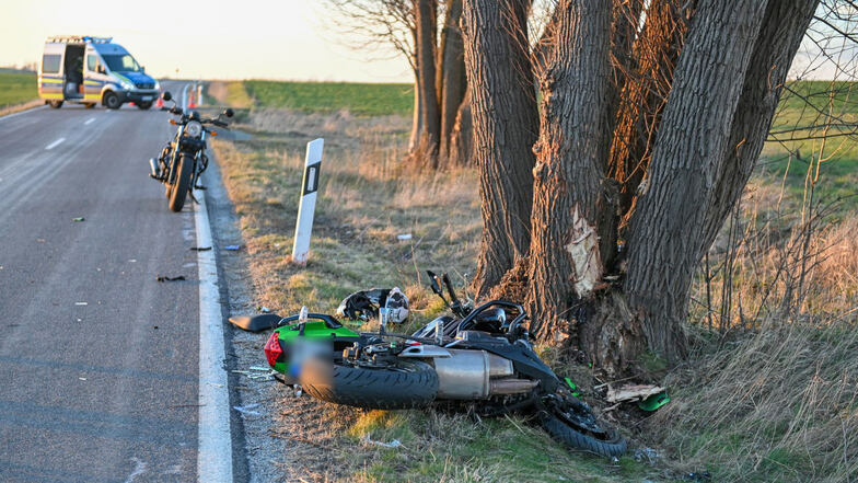 56-jährige Motorradfahrerin stirbt nach Zusammenstoß mit Baum bei Kittlitz