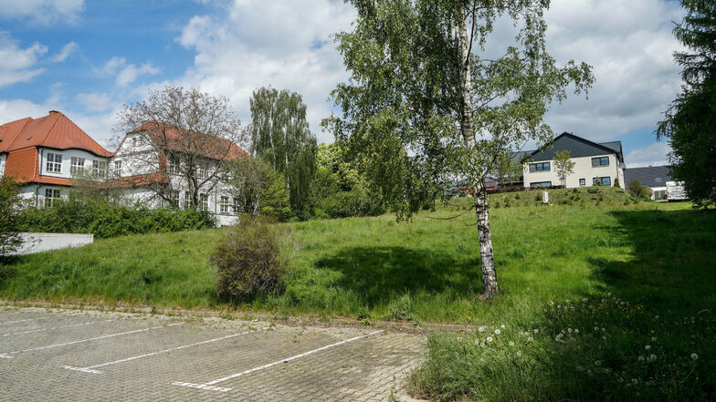 Auf diesem Grundstück direkt hinter der ehemaligen Lutherschule und neben dem sogenannten Kaufhaus in Großpowtwitz sollen altersgerechte Wohnungen entstehen.