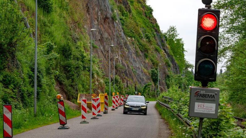 Wegen nötiger Felssicherungen unterhalb der Burg Mildenstein sind noch bis Ende des Sommers Einschränkungen auf der Bergstraße zwischen Leisnig und Tragnitz notwendig.