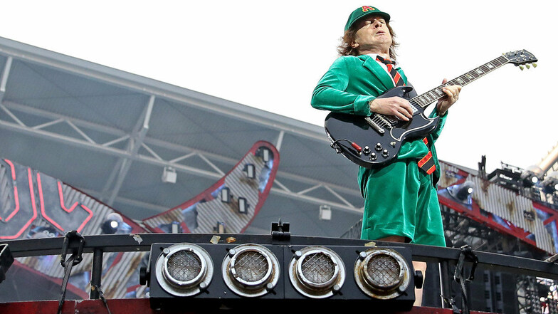 Es wird heavy in Dresden: Gitarrist Angus Young kommt mit AC/DC in die Landeshauptstadt.