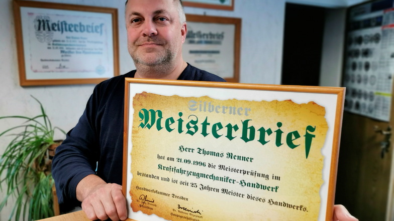 Thomas Renner aus Kamenz erhielt jetzt den Silbernen Meisterbrief. Vor 25 Jahren war er einer der jüngsten Kfz-Meister. Heute liegt ihm vor allem das Thema Nachwuchssuche für die Branche am Herzen.