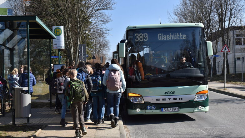 Wenn morgens viele Busse am Gymnasium Dippoldiswalde ankommen oder mittags abfahren, reicht die jetzige Haltestelle beim besten Willen nicht aus.