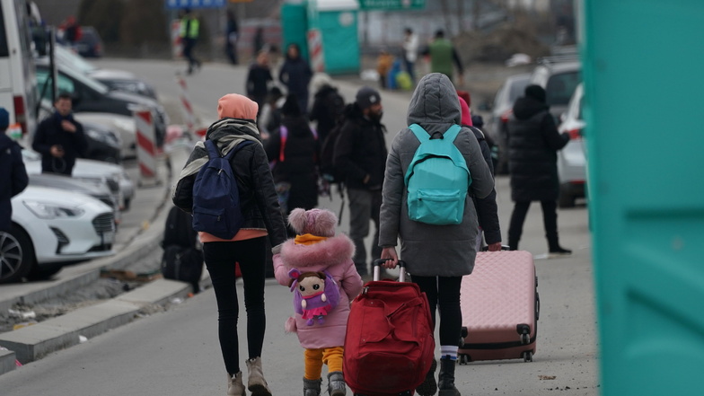 Tausende Menschen flüchten aus der Ukraine, seit dort Krieg herrscht. Wie sollen sie in Dresden untergebracht werden?