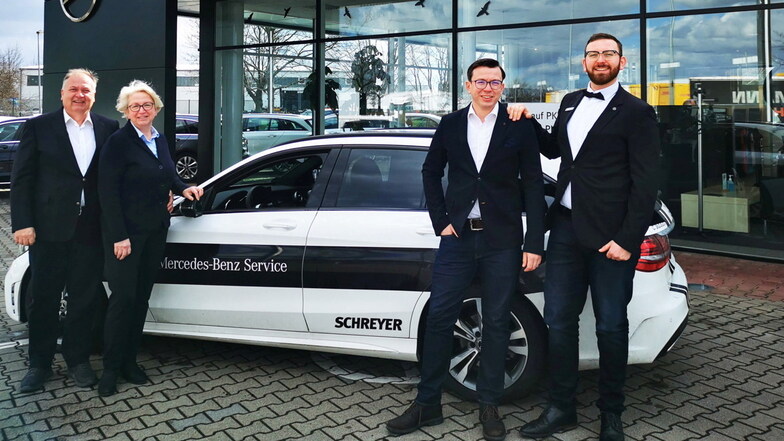 Familienbetrieb in vierter Generation: Robby (von links), Andrea, Daniel und Florian Schreyer führen das Autohaus Schreyer in Ottendorf-Okrilla.