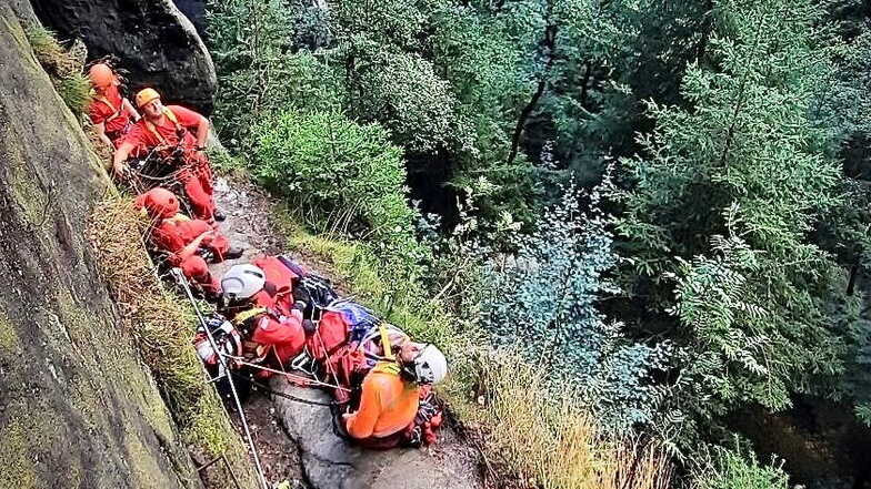 Notfall am Klettersteig: Ein Wanderer wurde beim Begehen der Zwillingsstiege in der Sächsischen Schweiz bewusstlos.