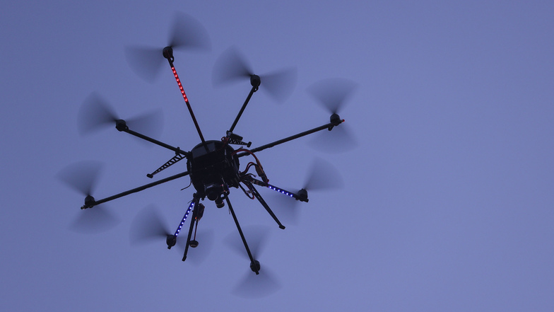 Ein Leipziger soll in Dresden mehrere sehr teure Drohnen gestohlen haben. Nun wird gegen ihn Anklage erhoben.