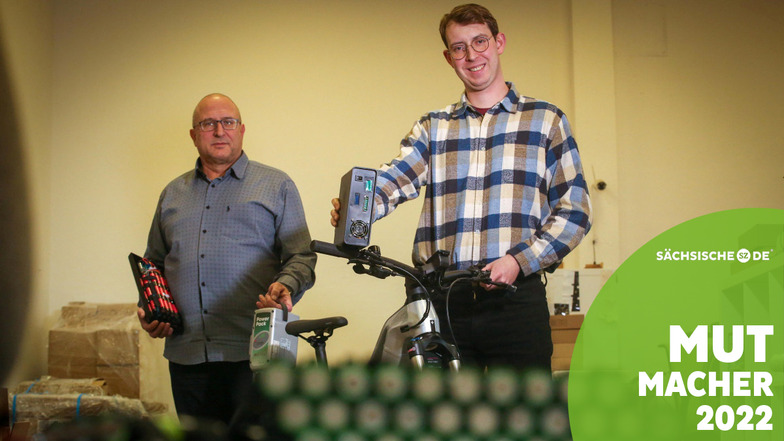 Mit drei Leuten fing Ralf Günther (l.) vor neun Jahren an, abgenutzte Fahrrad-Akkus aufzuarbeiten. Inzwischen beschäftigt seine Firma Liofit schon 34 Mitarbeiter, vier davon im Entwicklerteam, zu dem auch Ruben Podstawa gehört.