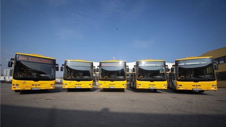 Ab März sollen diese überlangen Gelenkbusse im Liniennetz der Dresdner Verkehrsbetriebe (DVB) eingesetzt werden.