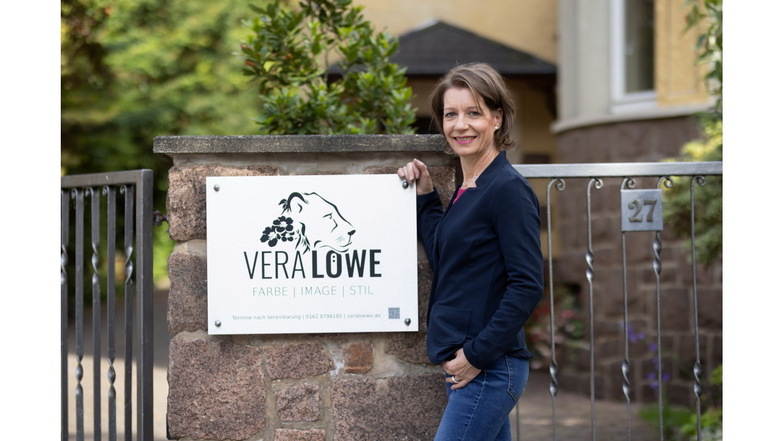 Vera Löwe ist Typ- & Imageberaterin sowie Visagistin.