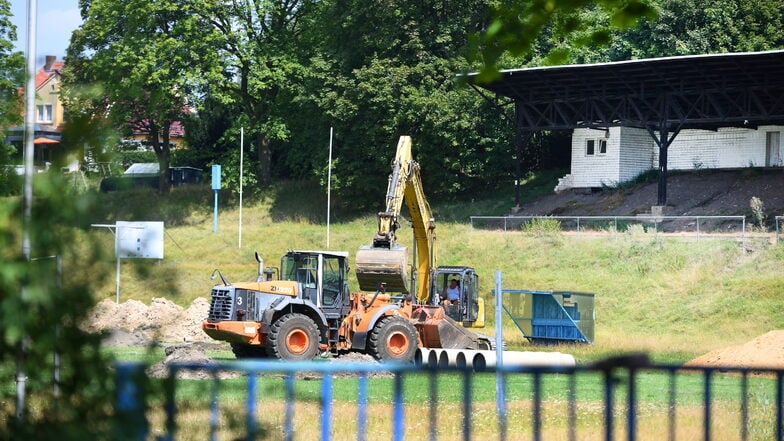 Im Löbauer Stadion wird ein Kunstrasen eingebaut.