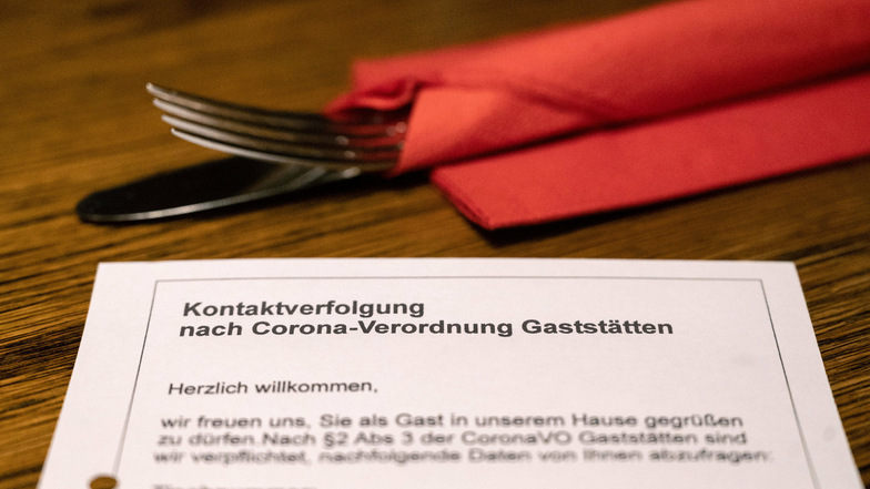 Im Landkreis Bautzen müssen Gäste in Restaurants künftig Kontaktdaten hinterlassen.