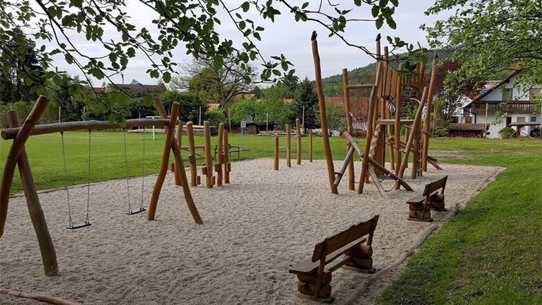 2014 wurde der Spielplatz in Ebersdorf eröffnet und besticht durch sehenswerte Holzkonstruktionen.