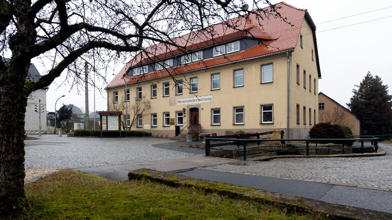 Das Gemeindeamt in Steinigtwolmsdorf. Wer zieht hier als Nächster als Chef ein?