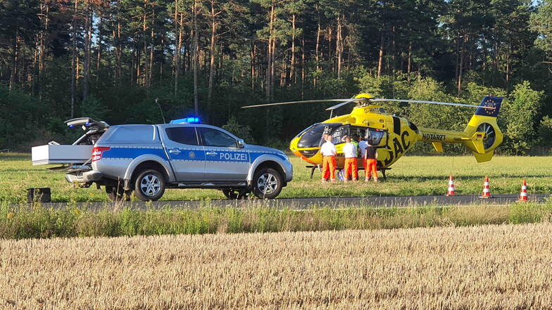 Ein Mann ist am Freitagabend bei einem Unfall in der Gemeinde Königswartha schwer verletzt worden. Mit dem Hubschrauber musste er ins Krankenhaus gebracht werden.