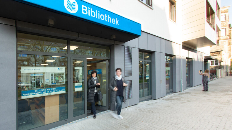 Die Bibliothek Südvorstadt am Münchner Platz hat als erste sieben Tage die Woche geöffnet. Damit könnte es bald vorbei sein.