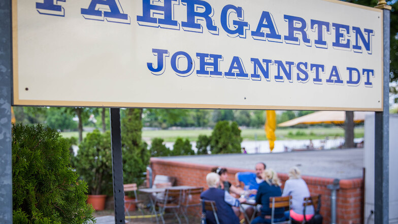Der Fährgarten Johannstadt ist einer von vielen Dresdner Biergärten, der sich auf den Ansturm am Herrentag gut vorbereitet hat. Mehrer Stände sollen etwa Warteschlangen verhindern.
