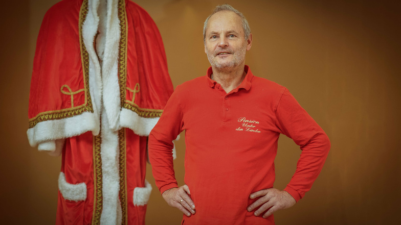 Matthias Greth aus Bischofswerda zieht Heiligabend sein Kostüm an und besucht als Weihnachtsmann Familien im Landkreis Bautzen. Jetzt will er sich mit anderen Weihnachtsmännern treffen.