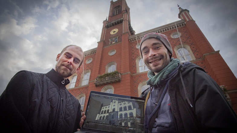 Johannes Barthel (l.) und Paul Tralles aus Dresden freuen sich auf die Einkaufsnacht. Paul widmet sich dem Rathaus mit ausgeklügeltem 3D Mapping. Und Johannes ist am Saumarkt unterwegs und wird da die Fassaden in Farbe tauchen.