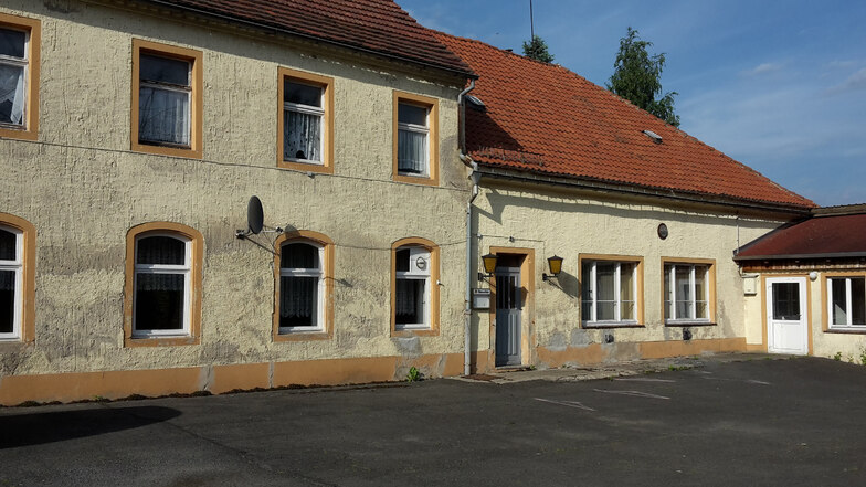 Der ehemalige Gasthof Müller in Rennersdorf-Neudörfel gehört der Stadt Stolpen. Er soll als Gemeindezentrum umgebaut werden.