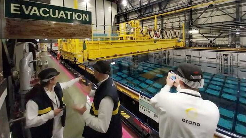 Wasserbecken für Uranbrennstäbe: In der Wiederaufbereitungsanlage in La Hague kühlt das Unternehmen Orano Reste aus Atomkraftwerken.  Ein Teil wird recycelt.
