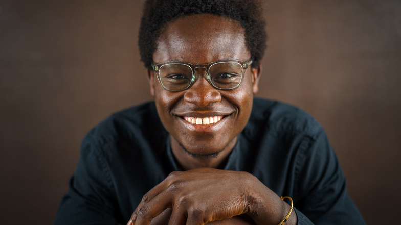 2015 kam Ezé Wendtoin als Student nach Dresden. Über die Musik fand er Anschluss, und so wurde die Stadt zu seiner zweiten Heimat. Der ersten, Burkina Faso, ist er noch immer verbunden – jetzt will er dort eine Schule bauen.