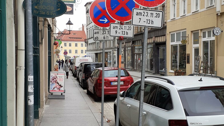 Kann man verstehen, muss man aber nicht: Verkehrszeichenwirrwarr auf der Steinstraße.