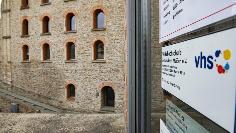 Die Volkshochschule hat in Großenhain am Kulturschloss ihren Sitz. Derzeit laufen ganz viele Kurse im Internet.