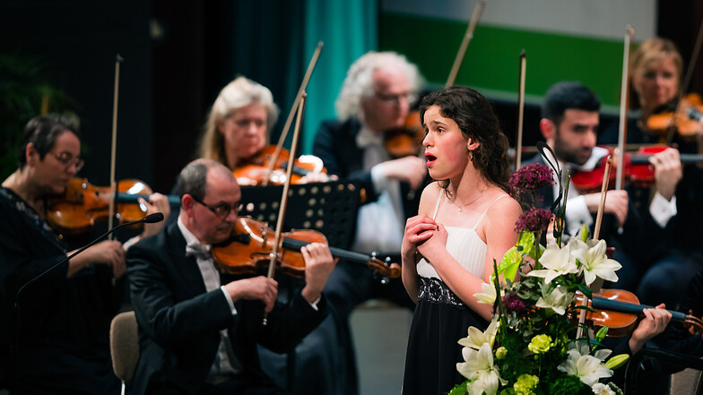 Die junge Sopranistin Rebekka Noe (geb. 2004) aus Görlitz erlangte im Rahmen des Regionalwettbewerbs Jugend musiziert den Ehrenpreis der Stadt Hoyerswerda. Sie durfte im Eröffnungskonzert der Hoyerswerdaer Musikfesttage einen Konzertsatz vortragen.