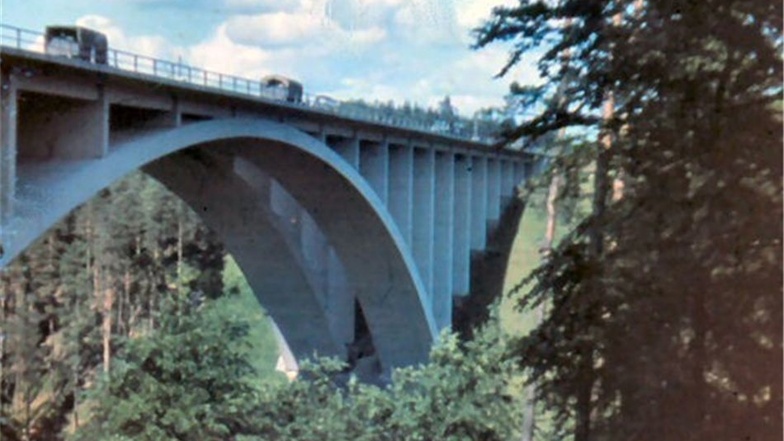 Von einer Brücke bei Weimar wurde 1991 ein Mädchen geworfen. Neue Hinweise führen die Ermittler bis nach Görlitz.