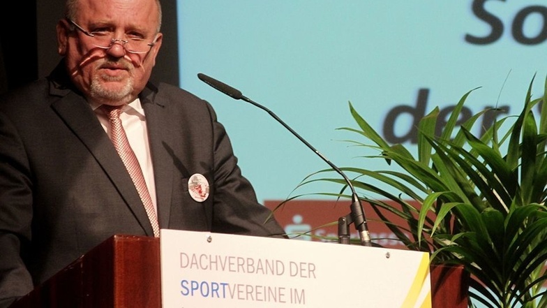 Oberbürgermeister Siegfried Deinege durfte beim „Ball des Sports 2017“ nicht fehlen. Er würdigte die Sportler für ihren Beitrag zum gesellschaftlichen Leben der Stadt.