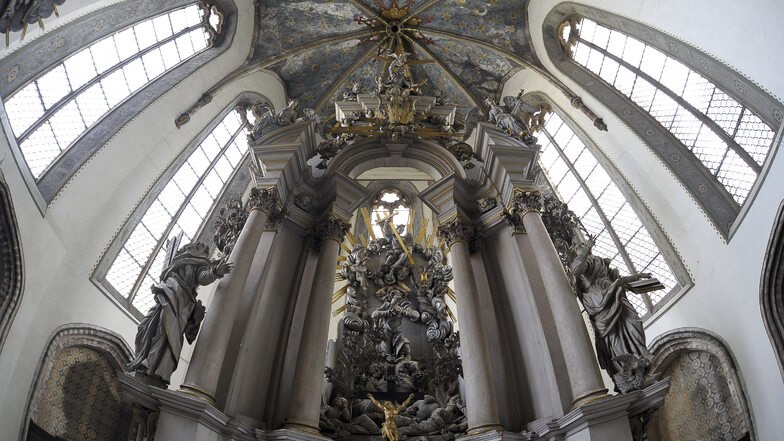 Blick auf den barocken Hochaltar von Caspar Gottlob von Rodewitz.
