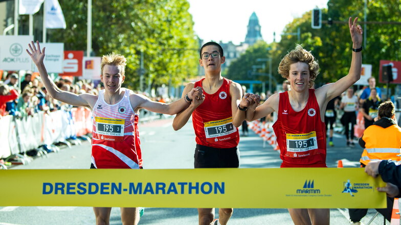 Die Marathon-Staffel mit dem DSC-Quartett  Valentin Röhrig | Erik Sato und Louis Bianchin (v.l.) sowie Niklas Härtig gewann in 2:26:59 Stunden.
