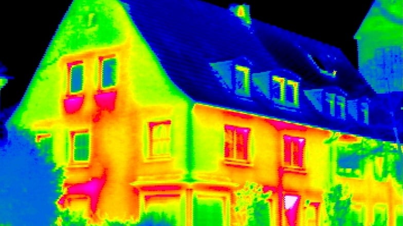 Thermografiebild einer Wärmebildkamera: Gelb und Rot signalisieren entweichende Wärme.