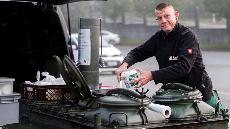 An jedem letzten Donnerstag im Monat wird René Becker auf dem Parkplatz der Sohlander Firma W-3D kostenfrei Essen aus seiner Gulaschkanone ausschenken. Firmen-Inhaber Bernd Weiskircher will damit etwas für die Regio tun.