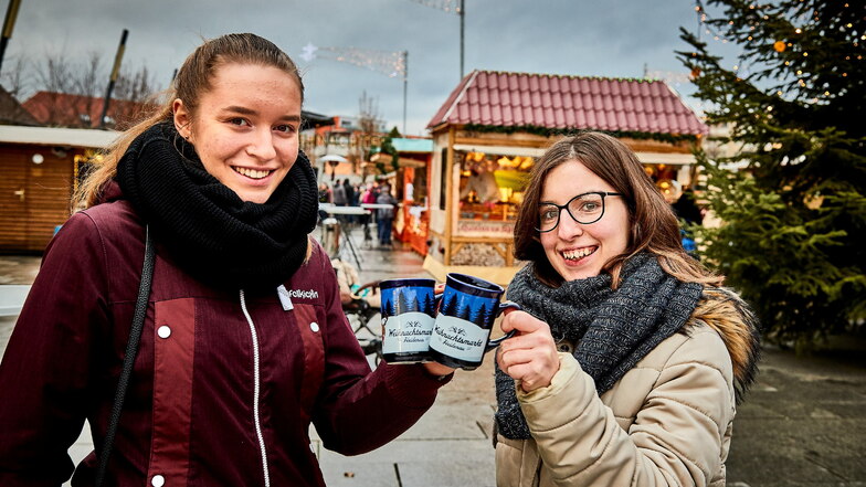 Gibt es dieses Jahr wieder Weihnachtsmärkte und Glühwein? In Heidenau hatte es 2019 dafür extra neue Tassen gegeben.