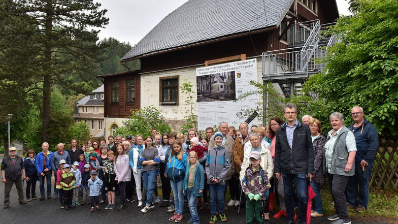 Kindergarten Kipsdorf geschlossen: Einwohner protestieren wegen der Schließung.