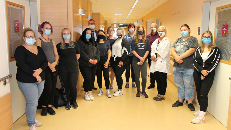 Die Pflegeschüler der Awo Lausitz GmbH besuchten während ihrer „Kennenlernstunde“ auch die Station Kardiologie 2 im Lausitzer Seenland Klinikum.