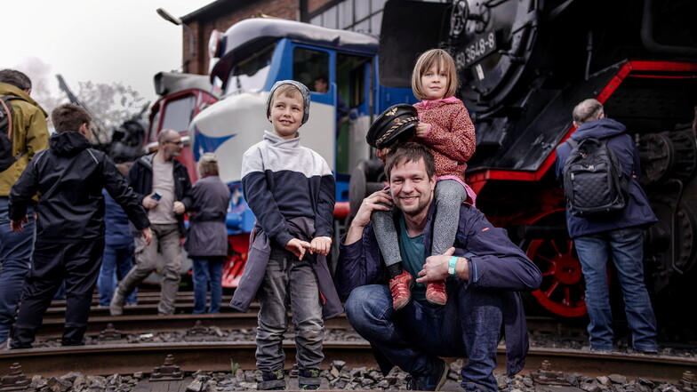 Jan Seider-Katzmann hat das Dampflokfest mit seinen Kindern Felix und Nathalie besucht. Alle drei sind große Lok-Fans und tüftelten Zuhause gemeinsam an Loks im Modell-Format.