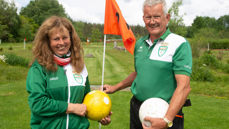 Die Inhaber Dagmar und Ralf Fellendorf öffnen wieder ihre Soccergolf-Anlage in Ottendorf-Okrilla. Der Saisonbeginn musste wegen Corona verschoben werden.